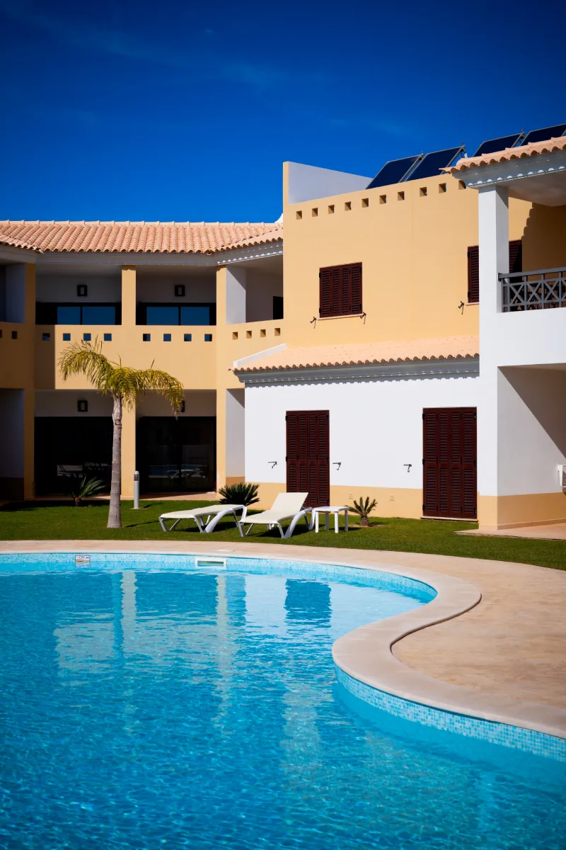 gestion de viviendas vacacionales piscina